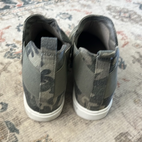 Size 6.5 Soda High Sole Shoes - Picture 4 of 6